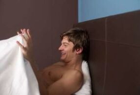 Man enlarges penis thanks to massage
